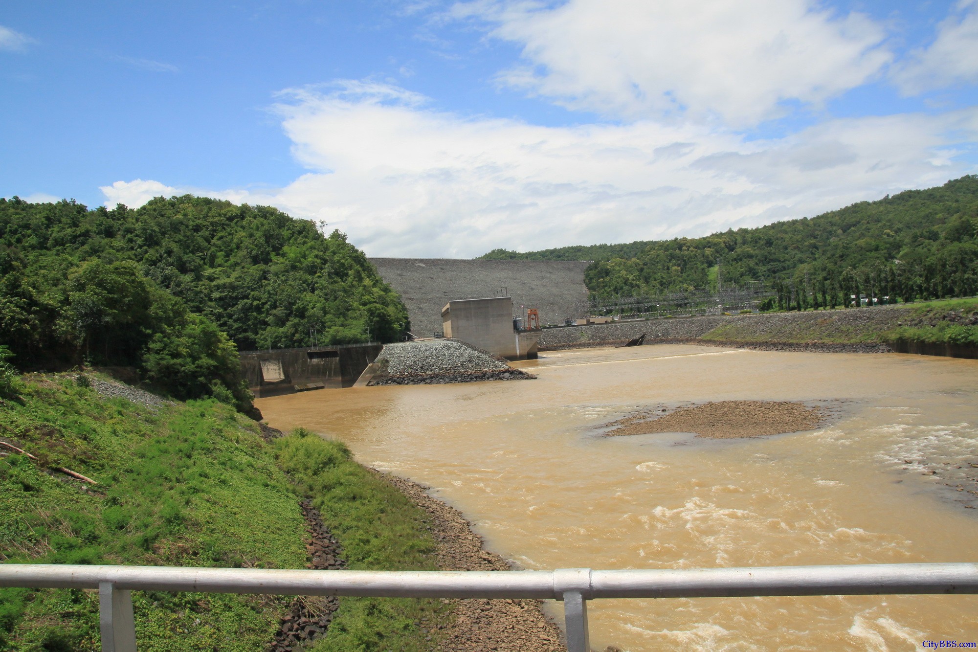 程逸府(又称乌达叻滴府 Uttaradit)的诗丽吉水坝(Sirikit Dam) 程逸府(又称乌达叻滴府 Uttaradit)的诗丽吉水坝(Sirikit Dam)