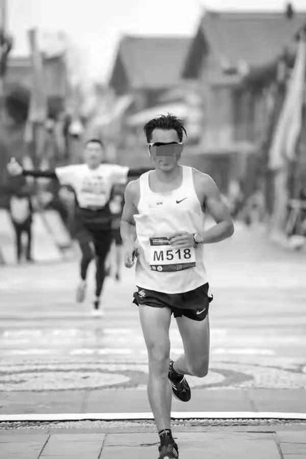 昏迷后被牧民所救,从马拉松事故中捡回一条命的河南跑友却遭“网络暴力” ... 昏迷后被牧民所救,从马拉松事故中捡回一条命的河南跑友却遭“网络暴力” ...