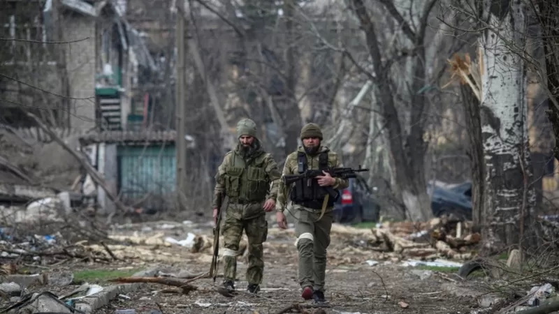 马里乌波尔，俄军士兵巡逻