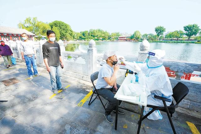 西城区什刹海街道开展区域核酸筛查工作 西城区什刹海街道开展区域核酸筛查工作