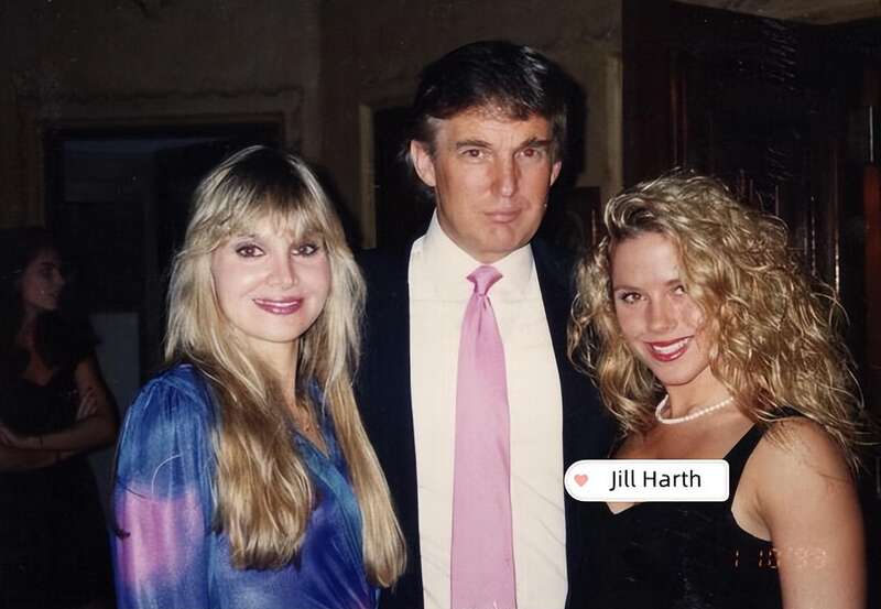 而吉尔·哈思(Jill Harth)在1997年的诉讼中曾透露,特朗普1992年带她去参观佛罗里达州的庄园时,曾强行把她 ... 而吉尔·哈思(Jill Harth)在1997年的诉讼中曾透露,特朗普1992年带她去参观佛罗里达州的庄园时,曾强行把她 ...